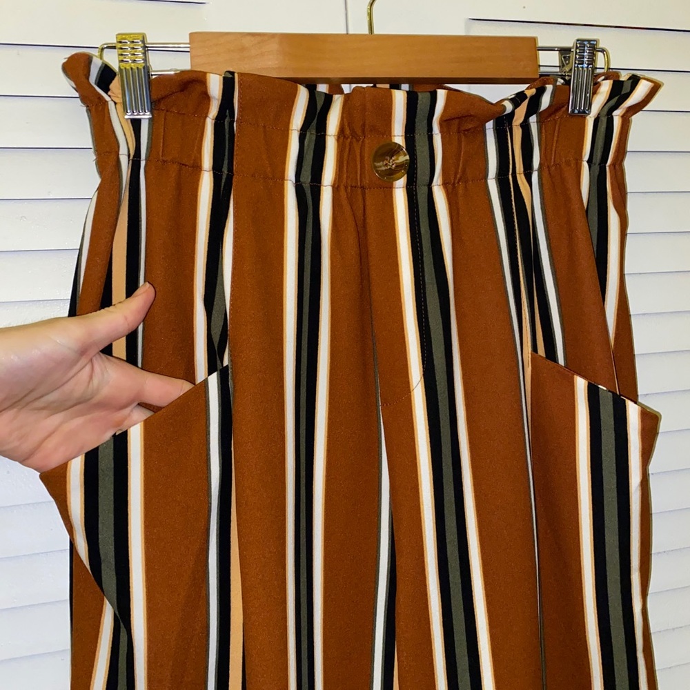 Paper-bag style striped pants with pockets